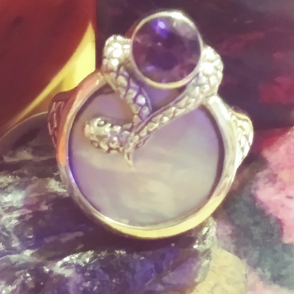 UNUSEX💥MOTHER OF PEARL/AMETHYST. SNAKE  PEBBLED MOTIF, STERLING RING. SIZES 5/6